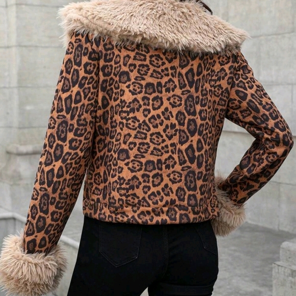 Features Lightning Fur Collar And Cuffs Leopard Print Fabric Coat - Picture 2 of 5